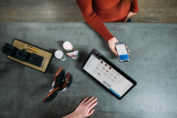 Quelles sont les principales activités commerciales d'une entreprise ?