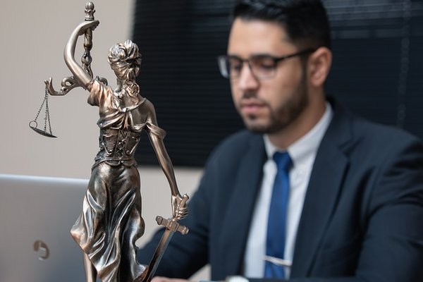 Pourquoi consulter un avocat droit routier à marseille ?